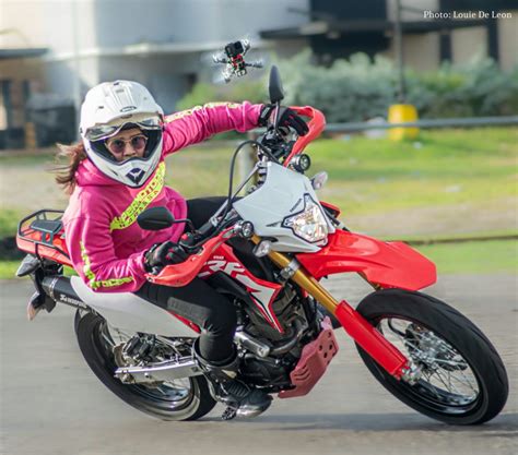 jet lee vlogger scandal|This pretty gal loves thundering bikes and death .